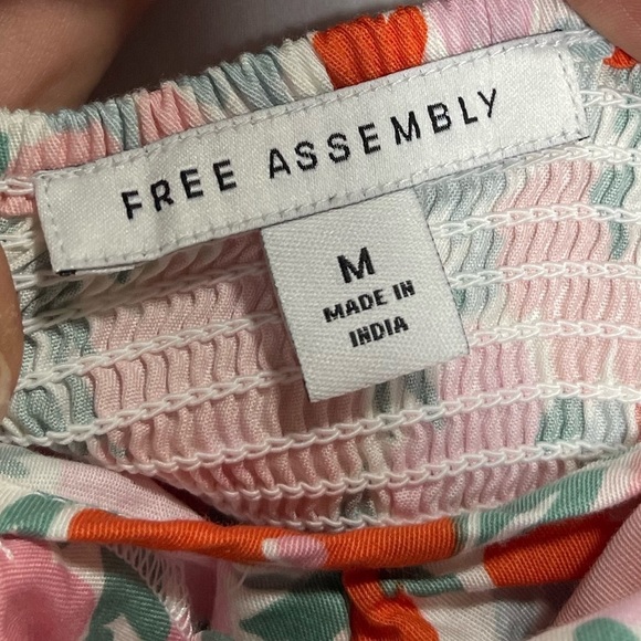 Free Assembly floral print women’s Tank top with tie front. Women’s size M - Picture 10 of 14